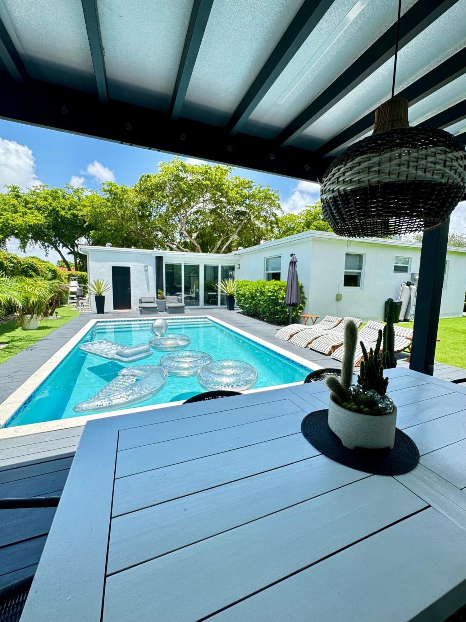 Pura Vida Villa Miami Luaran gambar